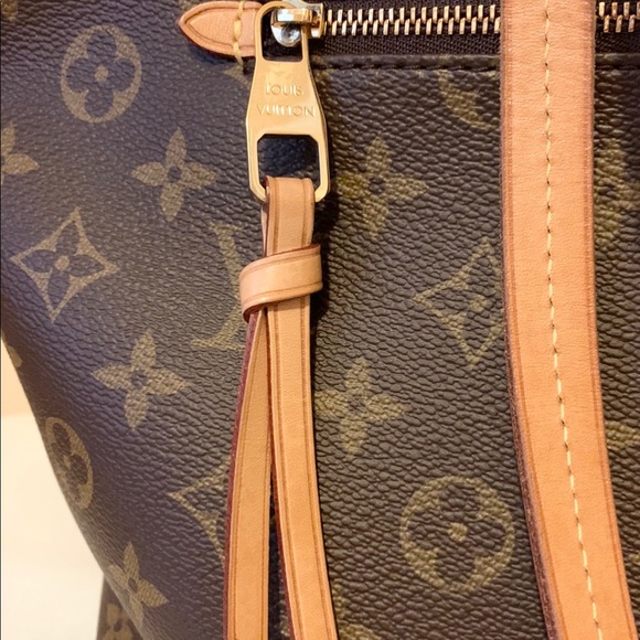✨Louis Vuitton Iena MM Monogram Handbag✨ - Picture 4 of 12